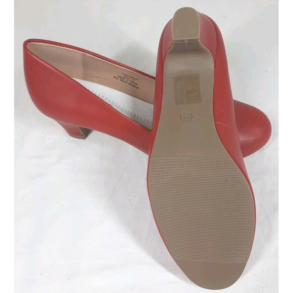 Journee Collection Luu Women's Round Toe Pumps Red Faux Leather US Size 7.5 - Picture 10 of 11